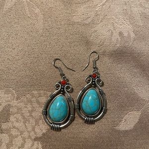 Beautiful vintage boho hollow turquoise drop earrings necklace 3 piece set.